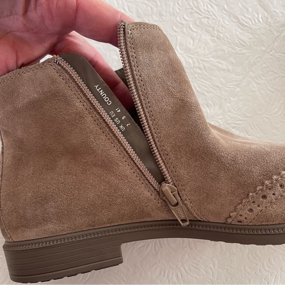 NWOB Hotter County Chelsea Boot Tan Suede US Size 9 - Picture 11 of 16